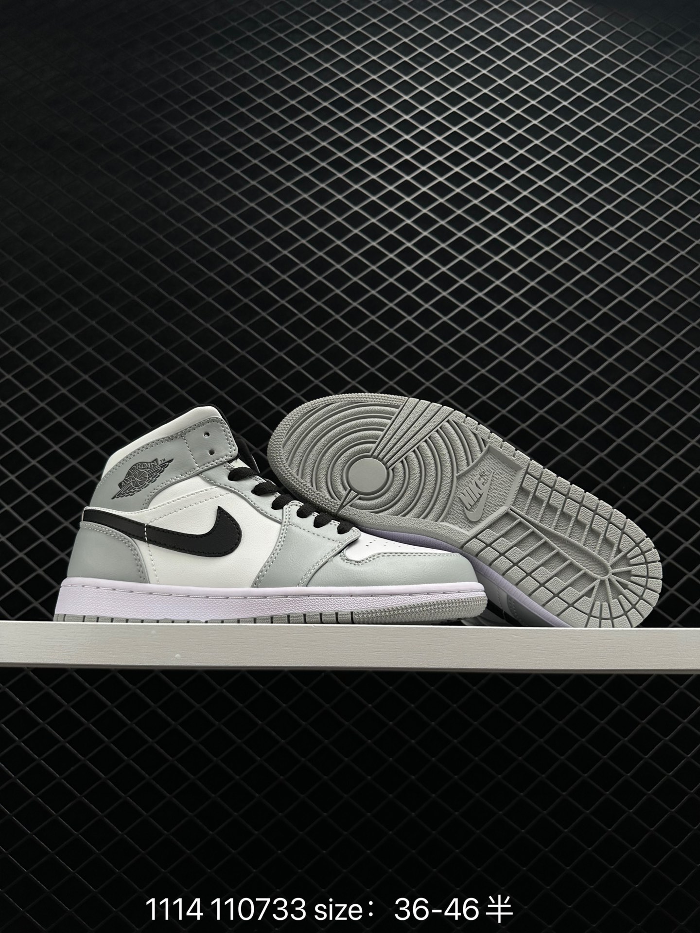 Air Jordan 1 Mid“Light Smoke Grey”